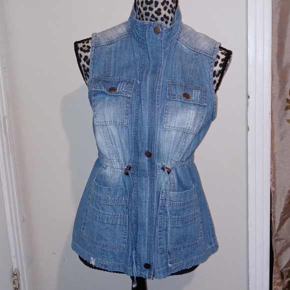 SMALL Women’s Denim Vest - Picture 1 of 7